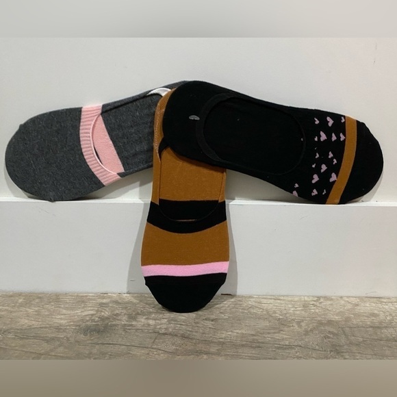 NWOT 3 pack out of sight ankle socks - Picture 2 of 3